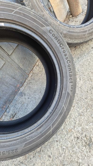 O bucata Continental CrosContact LX2  225 55 18. All season dot 22
