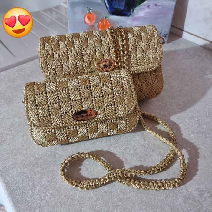 Ръчно шити златни чанти