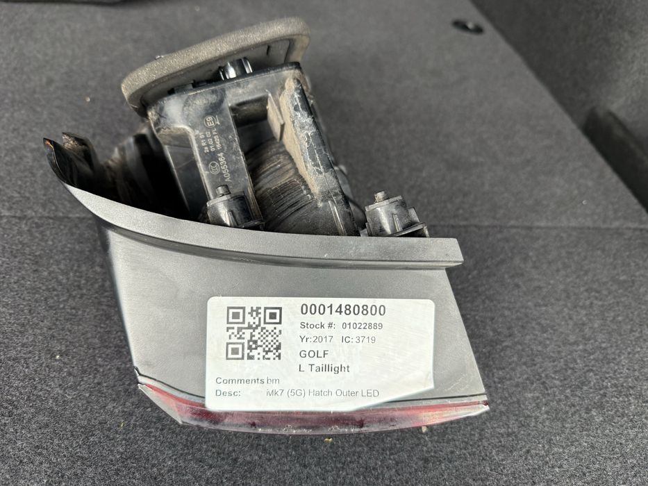 VW Golf 7.5 ляв външен стоп