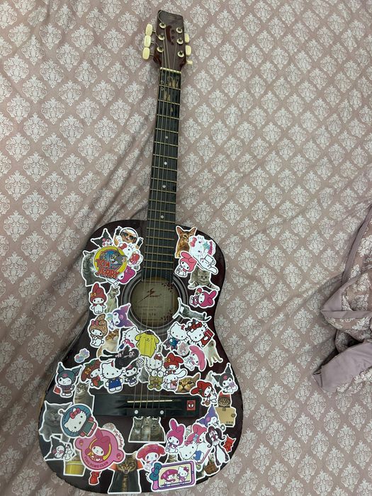 Гитара акустика срочно продаю