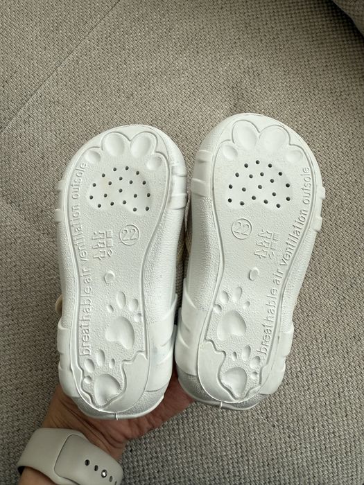 Чисто нови детски пантофи renbut размер 22