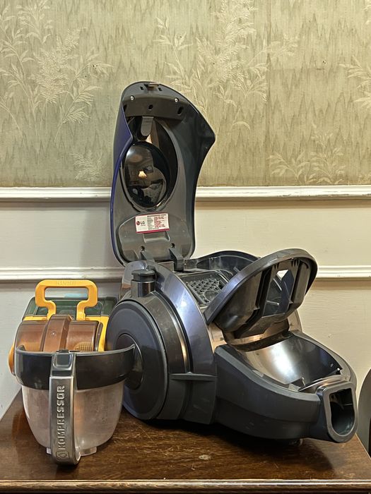 Пылесос LG VK89609HQ