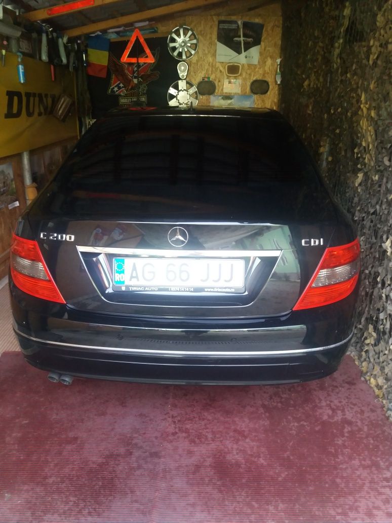 Vând Mercedes c200