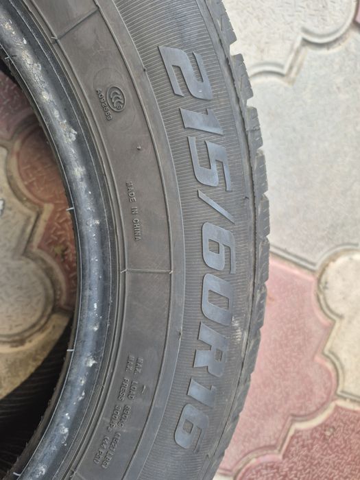 Продам зимнюю резину 215/65/15