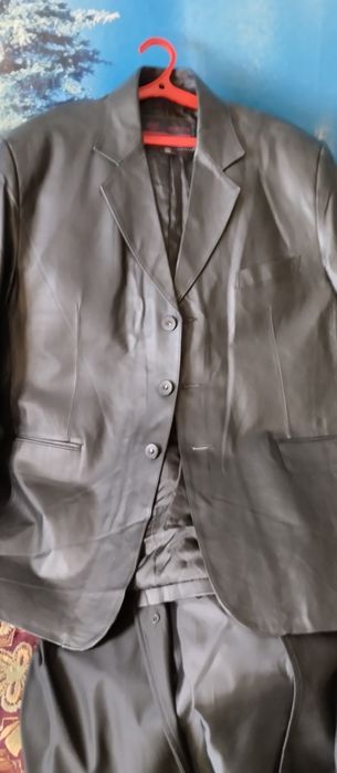Продаю кожаный пиджак