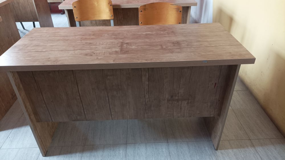 Ofis uchun mebel va texnikalar