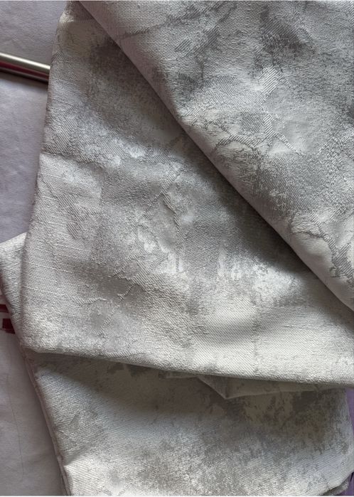 Set format din pilota pat,fata masa mare si 2 draperii!!