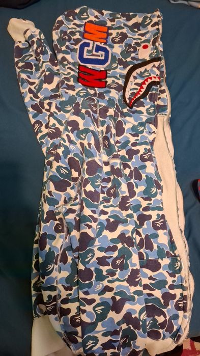Vând bluza bape aproape noua