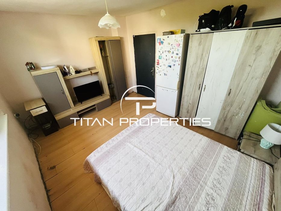 Ексклузивна оферта! Едноетажна къща с двор в кв. Долно езерово