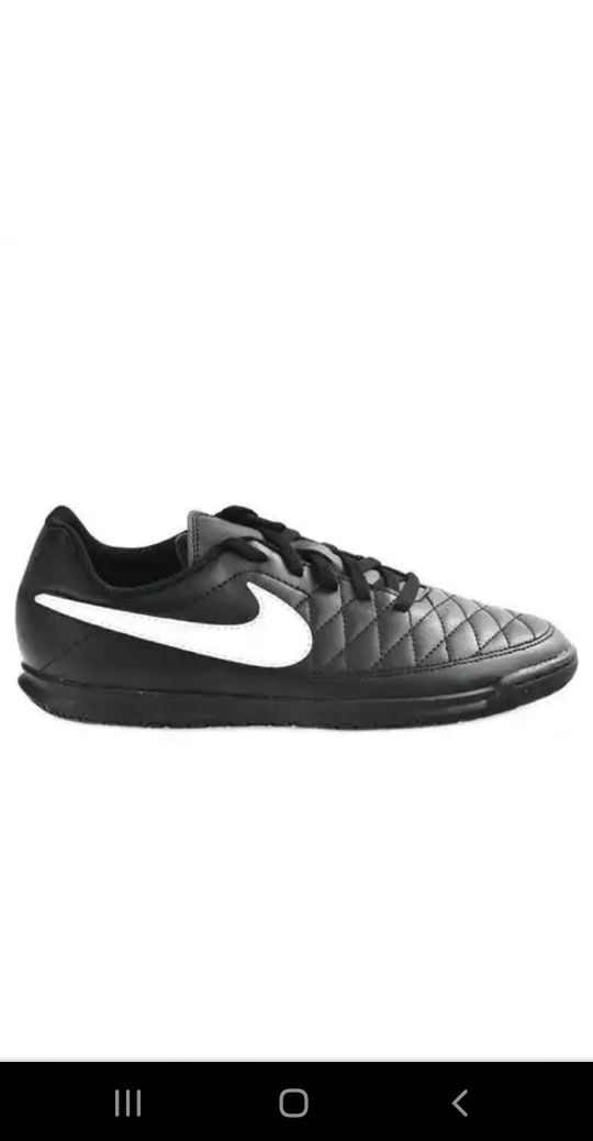 Ghete Fotbal Nike JR Majestry IC AQ7895001

Noi originali