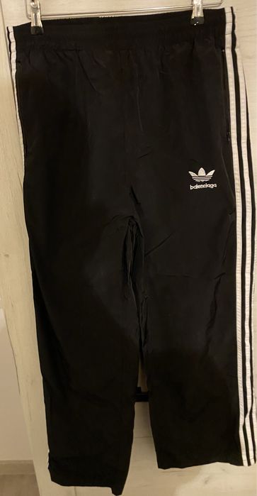 Vand pantaloni de fas balenciaga adidas