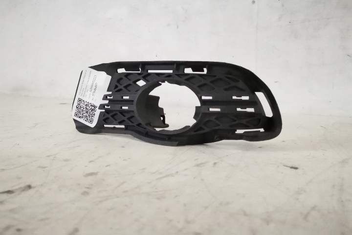 Оригинална лява решетка за фар за Мерцедес-Бенц / Mercedes-Benz C-Clas