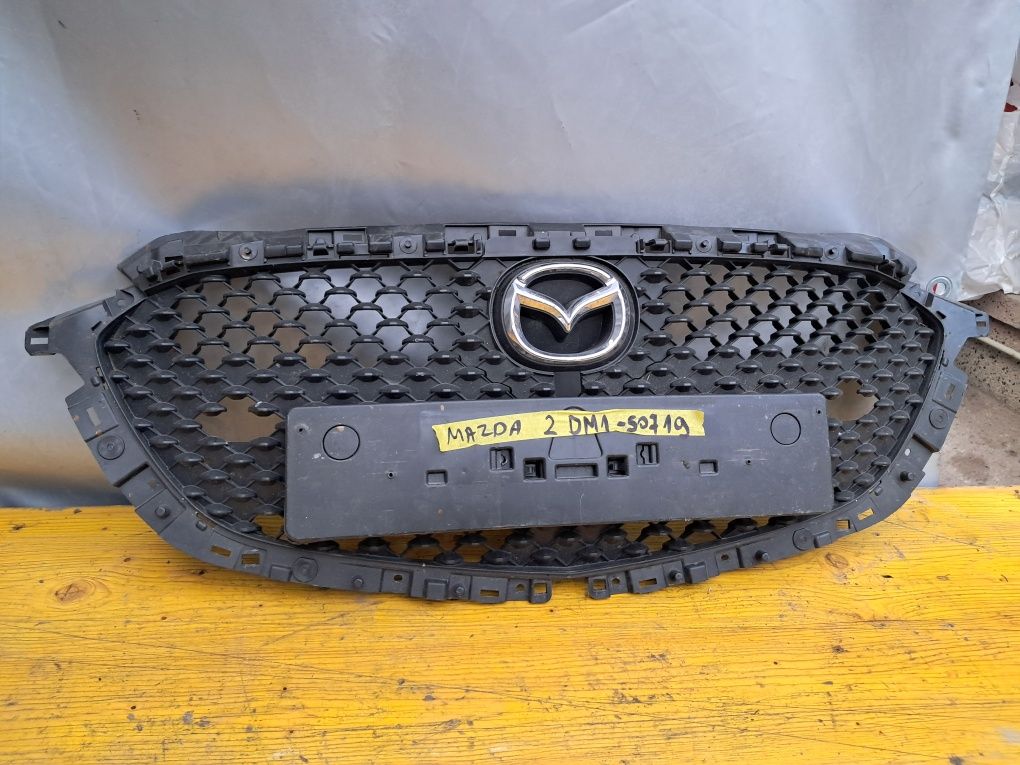 Грил решетка Мазда 2. Mazda 2