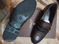 Продам мужские туфли в  очень  хорошем состоянии,кожа,коричневые и чер