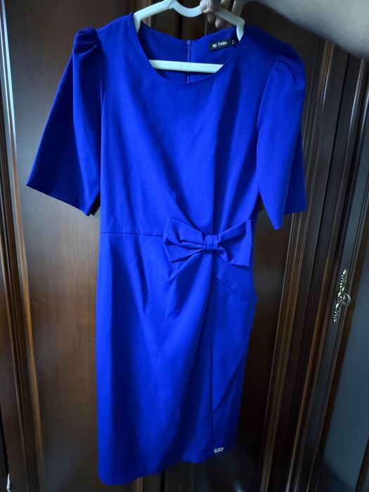 Платье футляр богатого синего цвета. В отличном состоянии.