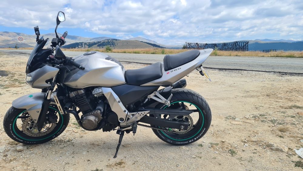 Kawasaki zr750j ..