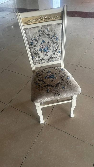 Стулшик сатылады жагдайы жаксы бахасы 200.000 сум