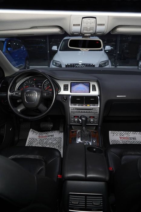 Audi Q7 2009 kraska toza