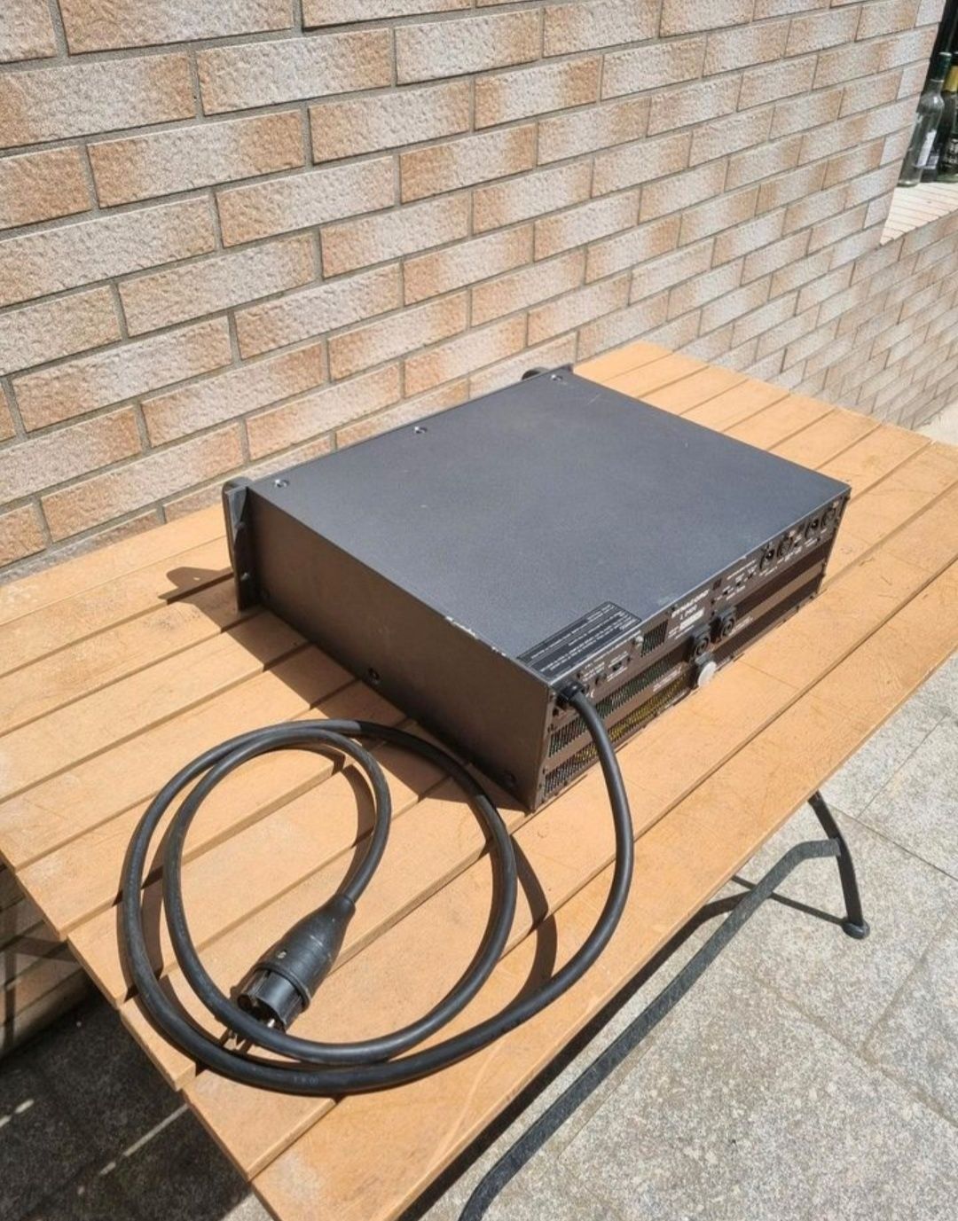 Dyanacord L2400 2x1200w