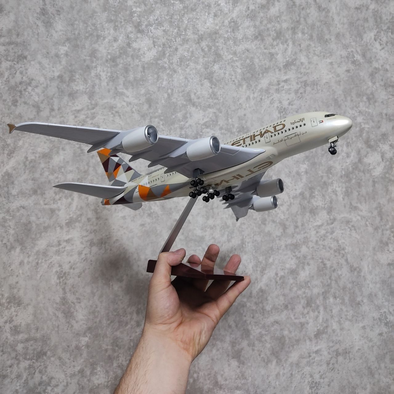Самолёт Airbus A380 ETIHAD (шикарная коллекционная модель в подарок !)