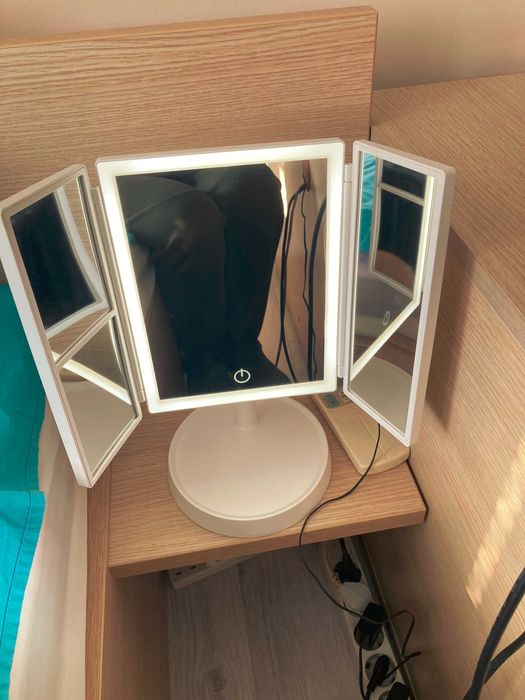 Огледало за гримиране светещо