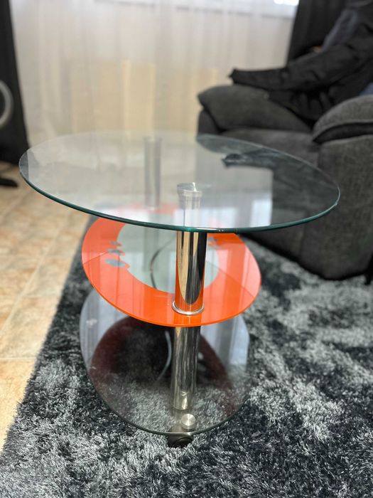 Стъклена холна маса