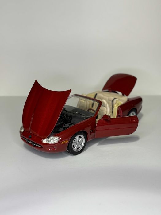 Jaguar XK 1:18 Bburago Vișiniu Macheta Auto