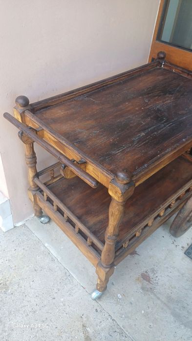 Дървена помощна маса