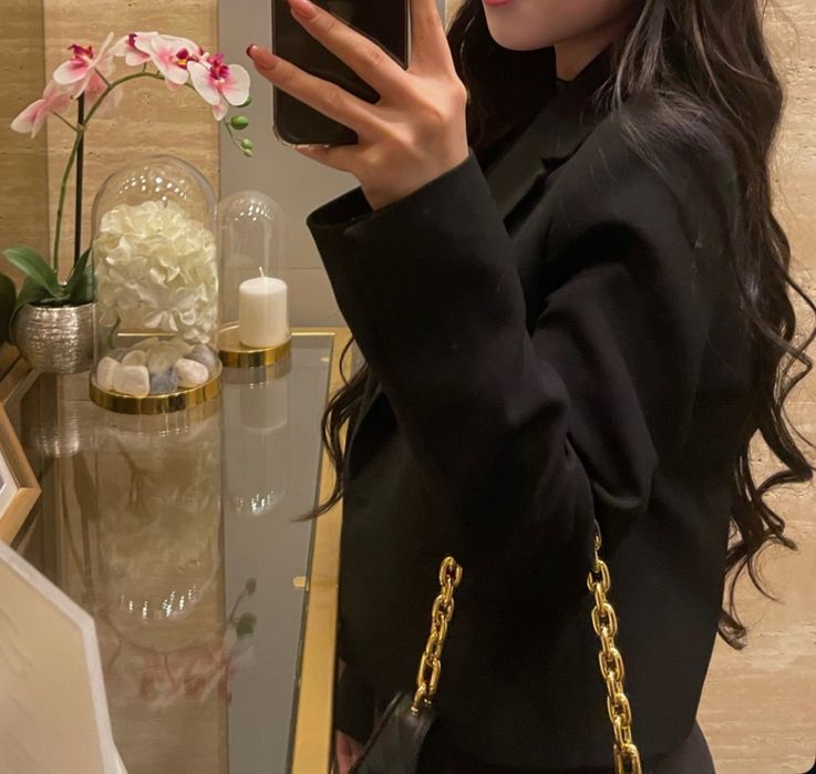 Черный короткий пиджак