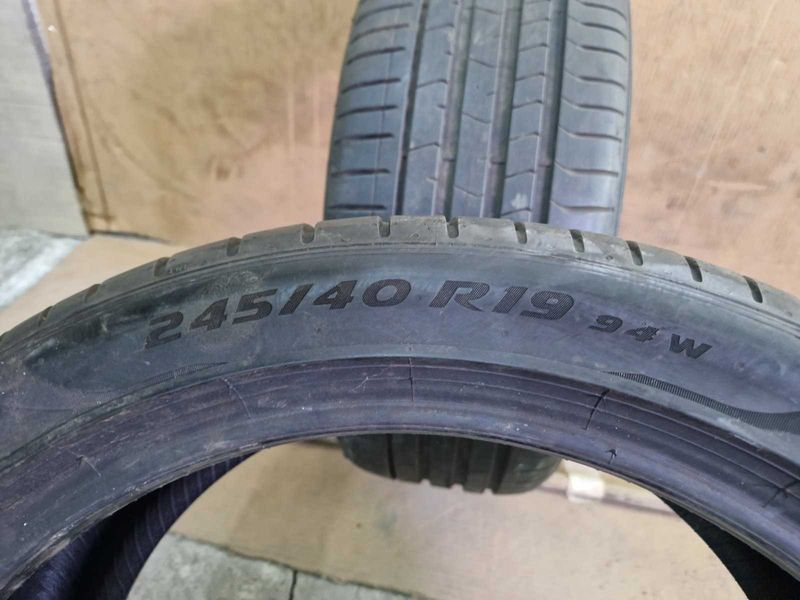 2 Pirelli R19 245/40 Anvelope de vară Dot1322