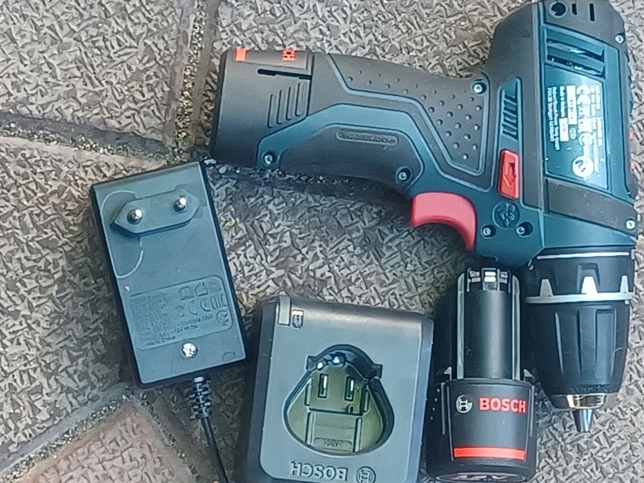 Șurubelnițe BOSCH  GSR  12V-15  noua