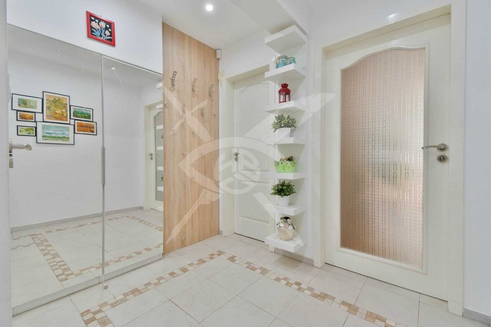 Тристаен апартамент в жк. Изгрев № 89881