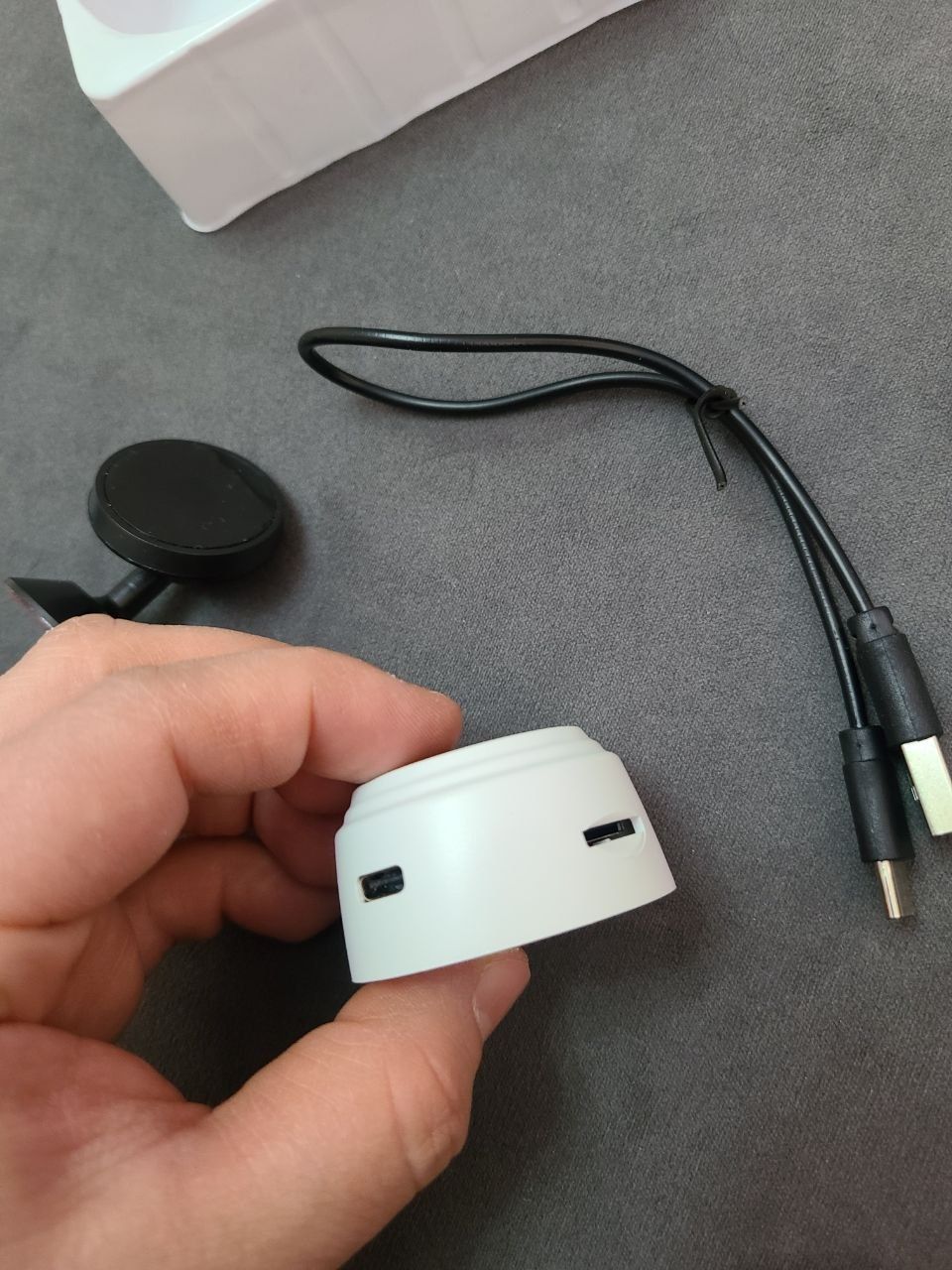 Mini kamera zaryadkali
