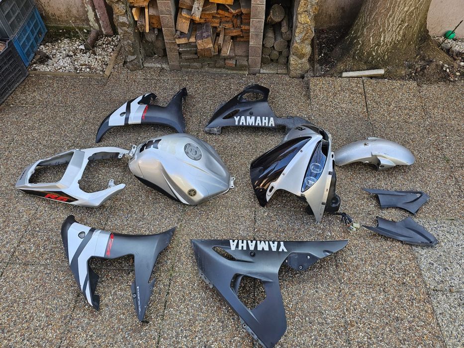 Vând set carene Yamaha R6