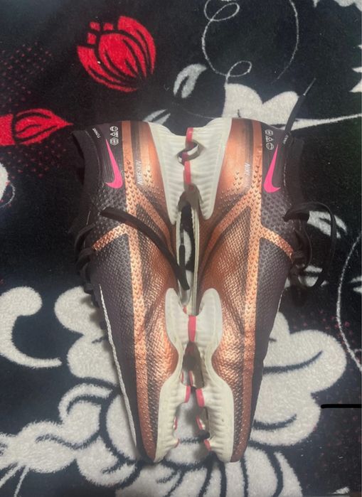 Ghete de fotbal , marimea 41