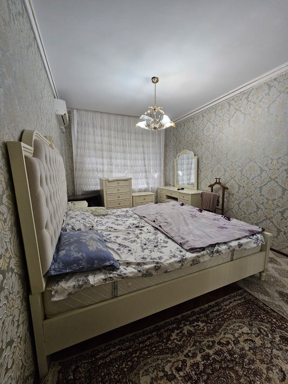 Метро Максим Горький ,Буюк ипак йули 
Этаж: 1
Этажность: