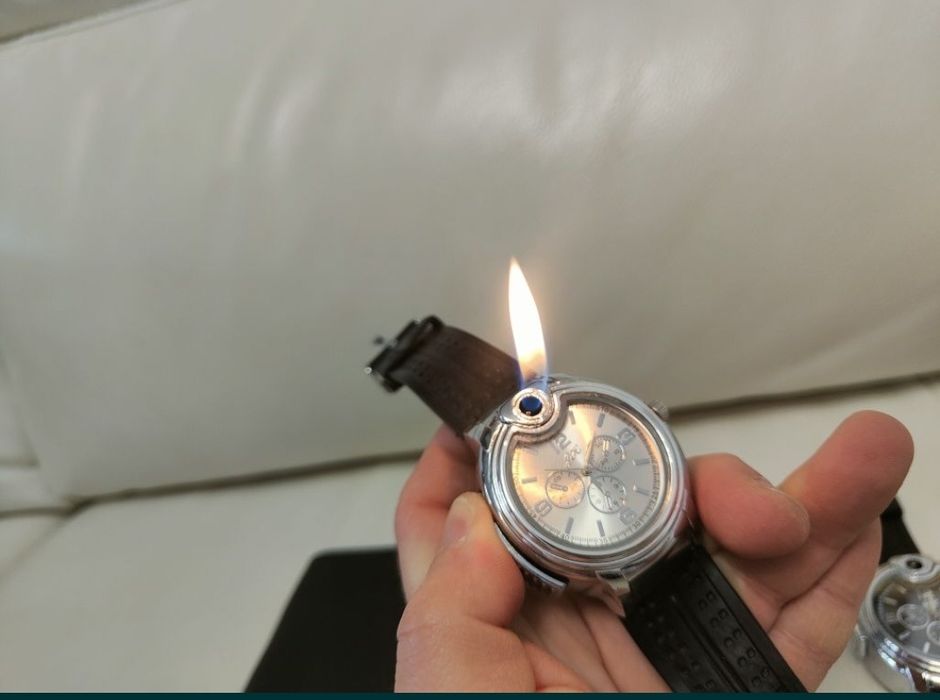 Ceas bărbați cu bricheta , ceas elegant , curea silicon noi sigilate