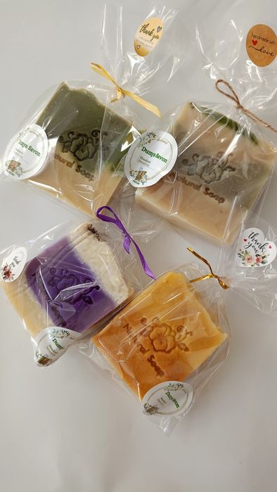 Săpun exfoliant 100% natural cu Lavandă, Sare de Himalaya și violet de