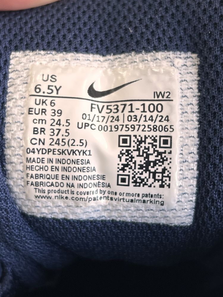Nike Air more кецове