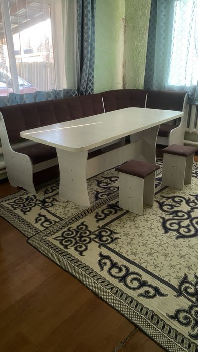 Кухоный стол продам