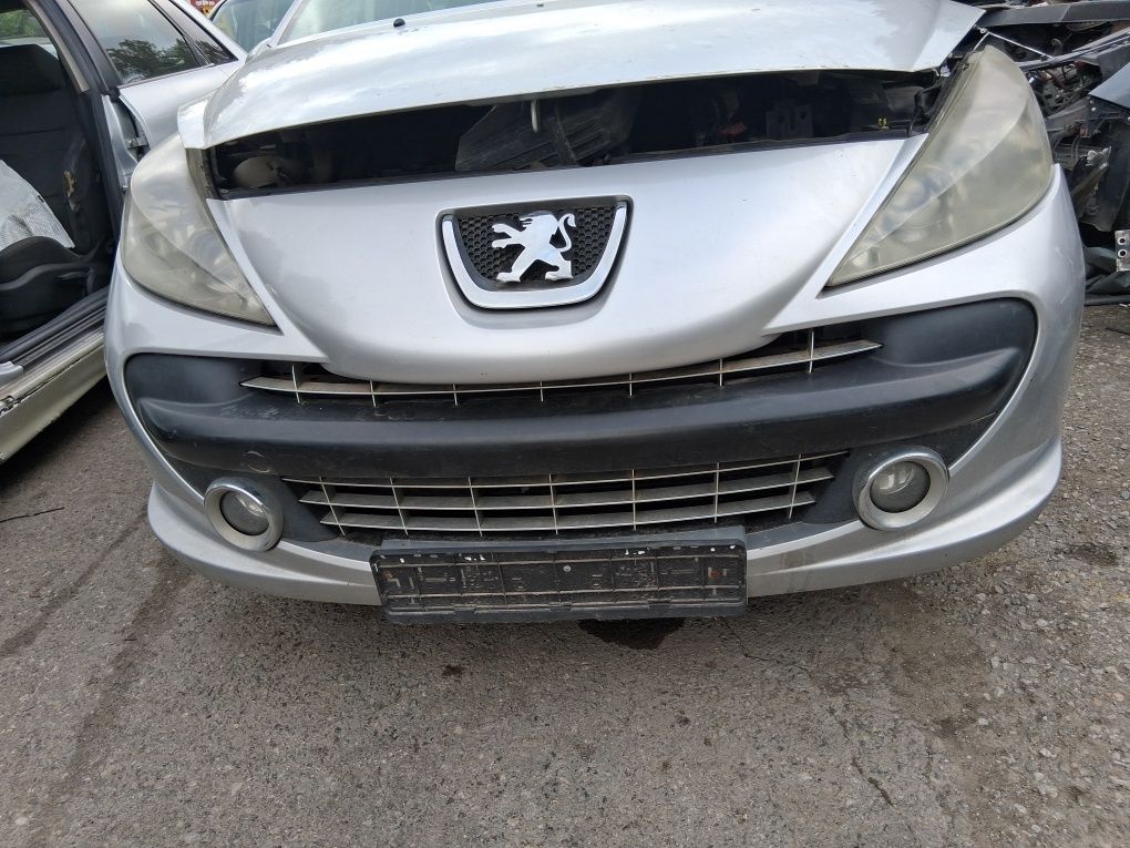 Предна броня от Peugeot 207 пежо 207