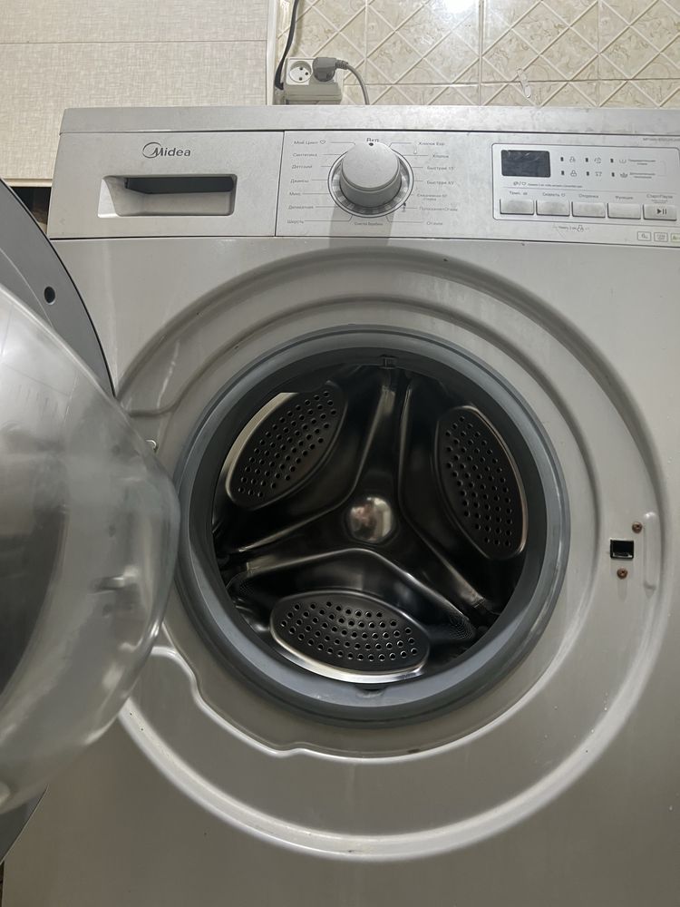 Midea kir yuvish mashinasi sotiladi