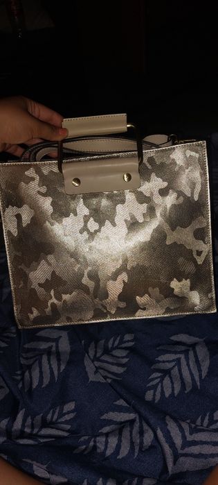 Vând urgent geanta nou nouta