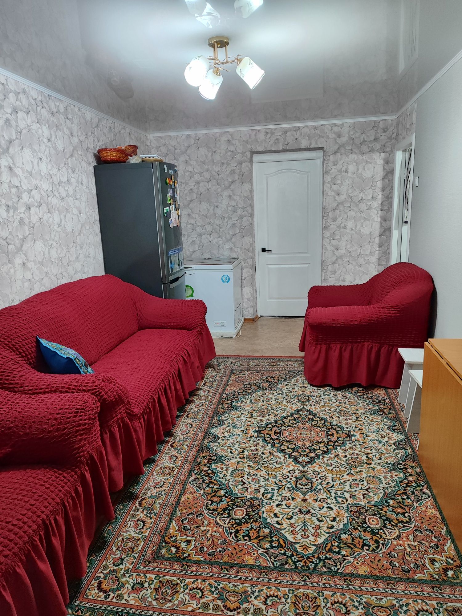Продается диван 321 в хорошем состоянии,раздвигается только диван