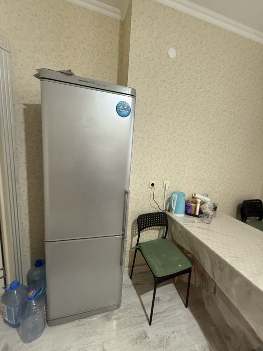 продаю холодильник. мотор не работает. в остальном все рабочее.