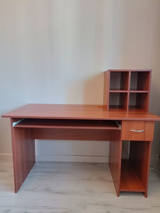 Продам компьютерный стол