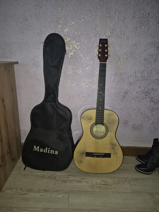 Гитара  почти новая