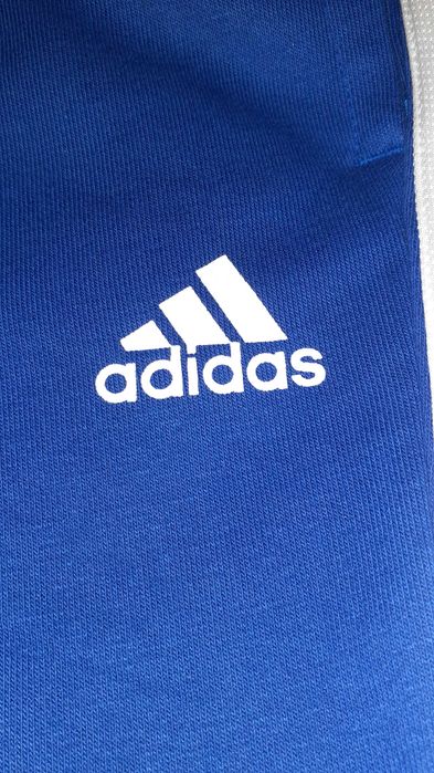 Pantaloni Adidas Performance si Adidas Originals