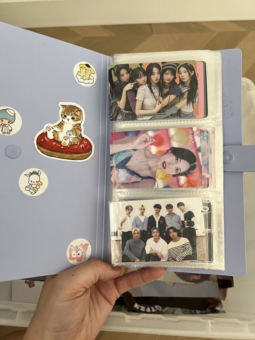 Коллекция K-pop звезд с несметным количеством карточек!