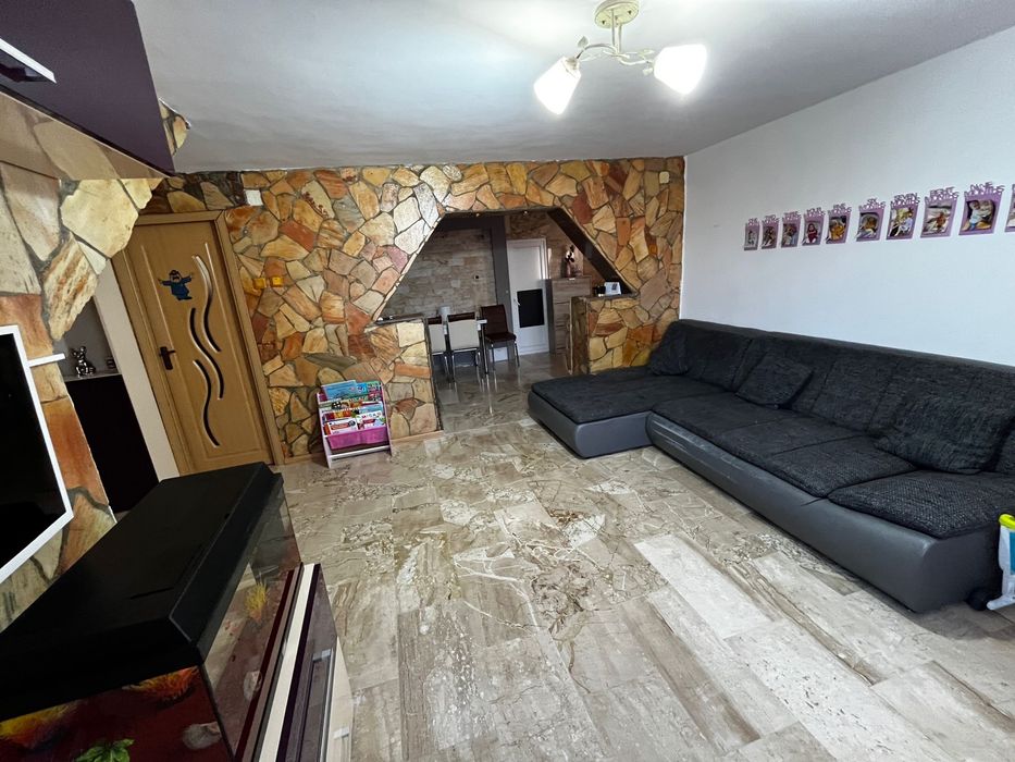 Vand casa in cartierul primăverii